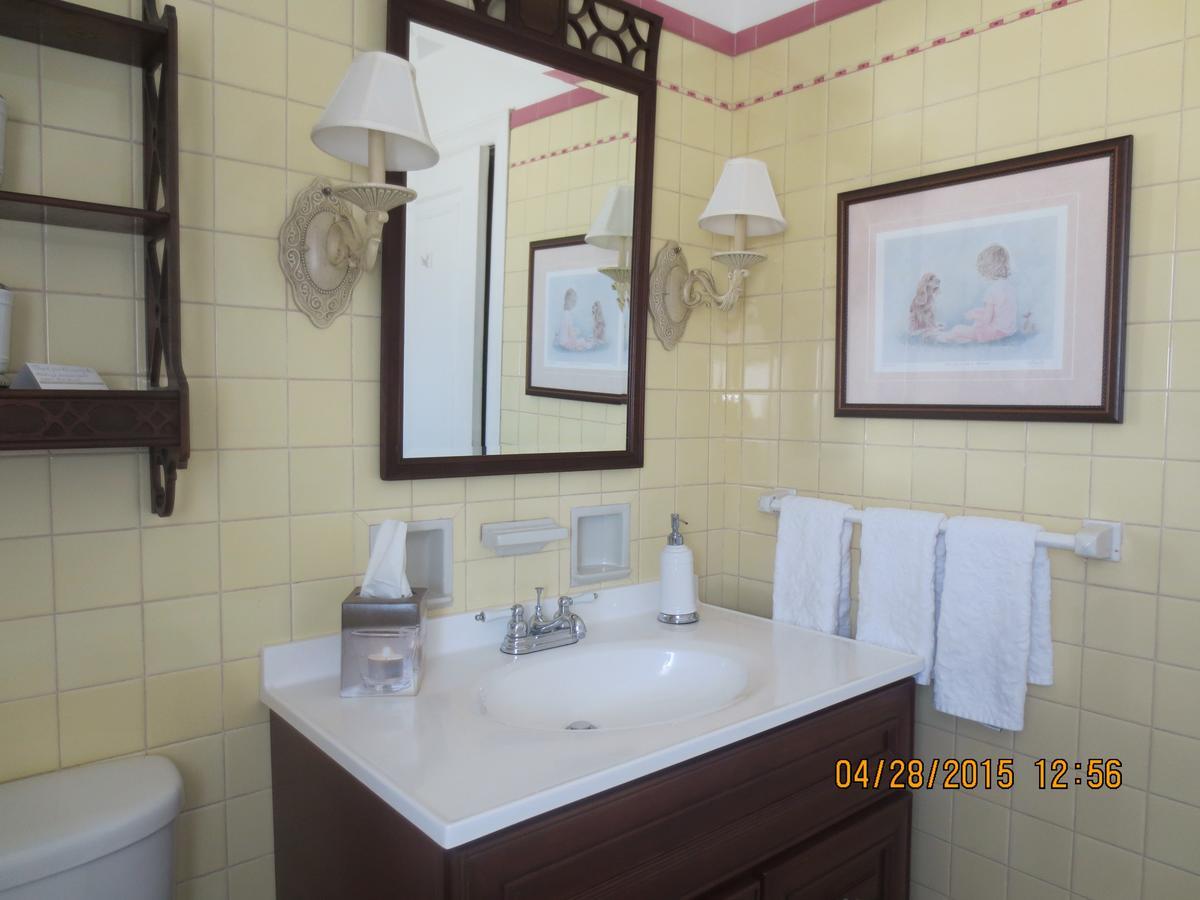 Robinsong Bed & Breakfast Thorold Room photo